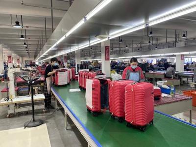 瑞安仙降118家規(guī)上企業(yè)已全部開工,"鴻一箱包"開足馬力趕工期