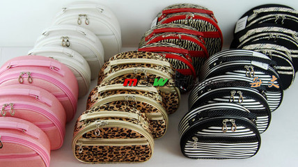 【義烏廠家生產加工化妝包、冰包、手提包、拉桿包等箱包】價格,廠家,圖片,服飾加工,肖守田(個體經營)-